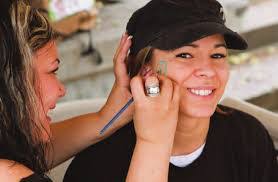 Leanne Monroe's Instagram, Twitter & Facebook