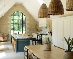 Votre cuisine en chêne des années 80 vous sort par les yeux ? Une Cuisine Rustique Chic Dans Une Grange Renovee Planete Deco A Homes World