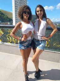 Jéssica Marisol e Camila Ribeiro clicadas no Bloco Nega Maria, no Trade  Hotel