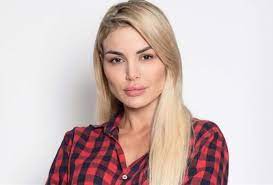 Η αλεξάνδρα παναγιώταρου και ο αριστομένης γιαννόπουλος θέλησαν να περάσουν τις ημέρες των γιορτών εκτός ελλάδος, κι έτσι οργάνωσαν ένα ταξίδι μέχρι τη γειτονική ιταλία, από όπου η όμορφη πρώην παίκτρια του my style rocks, μοιράστηκε αρκετά στιγμιότυπα των διακοπών της, μέσα. H Ale3andra Panagiwtaroy Anastatwnei Th Farma To Biografiko Ths Photo Greek Web Tv Live