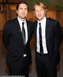 Owen wilson is an american actor and screenwriter from texas. Luke Wilson 48 Beweist Er Ist Immer Noch Ein Hollywood Frauenschwarm Als Er Die Handtucher Selbst Nach Unten Aktuelle Boulevard Nachrichten Und Fotogalerien Zu Stars Sternchen