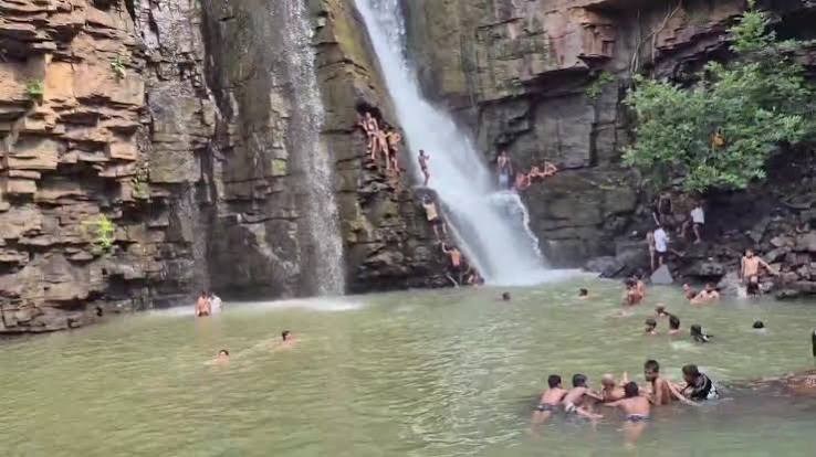 सिद्धखोल जलप्रपात का सौंदर्य, बारिश में स्वर्ग सा कराता है अनुभव, वीकेंड के दिनों में बेस्ट डेस्टिनेशन