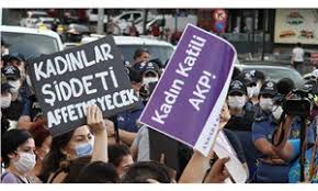 Veteriner fakültesi öğrencileri, mezuniyete tedavi ettikleri köpekle katıldı. Onur Deniz Isimli Erkek Tarafindan Siddete Maruz Birakilan Sibel Aslan Dan Cagri