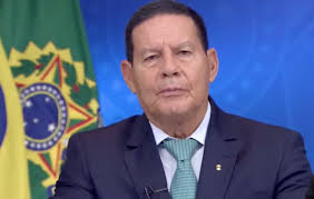 Mourão sobre Lula: "Chegou com espírito de revanche"