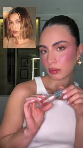 Copiando os lábios da diva com os Lip Oils deliciosos de @CARE Natural  Beauty nas cores “Clear Pink” e “Nude Pink” ✨✨✨ cupom: NATDEUSDARA pra quem  quiser também ❤️ #haileybieber #lipoil ...