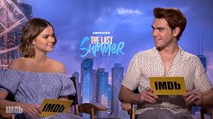 Un grup de tineri adolescenți colegi la același liceu din orașul american chicago, se confruntă cu propria lor identitate și cu visele și relațiile din vara plină de schimbări de dinaintea plecării la facultate. The Last Summer Ultima NoastrÄ VarÄ 2019 Filme Si Seriale Online Hd Subtitrate