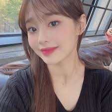 츄 Chuu 이달의소녀 Loona In 2020 Chuu Loona Kpop Girl Groups Kpop Girls