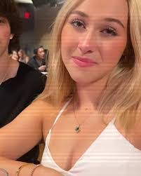 Alexis Vickery's Instagram, Twitter & Facebook