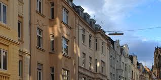 Tauschen etwa geschwister ihre immobilien, wird grunderwerbsteuer fällig, da sie nicht in gerader linie miteinander verwandt sind. Kolner Mietmarkt Senioren Sollen Zu Grosse Wohnungen Mit Familien Tauschen Kolner Stadt Anzeiger