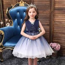 Et comme une robe de princesse sans paillettes n'est pas une vraie robe de princesse, nos stylistes y ont posé une ceinture brillante à la taille. Robe De Princesse Ceremonie Fille Princesse Parfaite