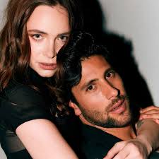 Quién es Minnie West: actriz, productora y una voz en la conversación sobre  salud mental