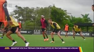 Memphis volta a treinar com bola e Martínez explica ausência no clube