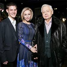 Павел олегович табаков — российский актёр театра и кино. Oleg Tabakov I Marina Zudina Podderzhali Syna Na Premere Filma Zvezda Vokrug Tv