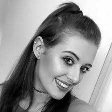 Amie Love's Instagram, Twitter & Facebook