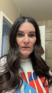 Mandy Carson's Instagram, Twitter & Facebook