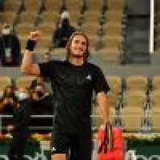 Tsitsipas required a medical timeout after seeing djokovic cut the deficit to two sets to one, a sign of the struggles he was facing. Stefanos Tsitsipas En Couple Il A Rencontre Sa Cherie Grace A Sa Mere Sur Buzz Insolite Et Culture