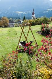 Schwebeliege Schaukelliege Im Garten Biohotel Dabererwelt Karnten Gailtal C Der Daberer Das Biohotel Schaukelliege Garten Schaukelliege Schwebeliege