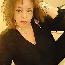 Richelle Hicks's Instagram, Twitter & Facebook