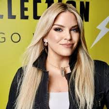 Victoria Ragland's Instagram, Twitter & Facebook