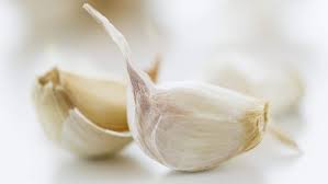 Makan lebihan bawang putih boleh menyebabkan kerengsaan kulit dan ruam. Manfaat Bawang Putih Mentah Untuk Kesehatan Jantung Sampai Otak