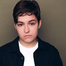 Kate Lisa's Instagram, Twitter & Facebook