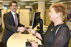 Ein investment banker benötigt qualitäten und fähigkeiten, um erfolgreich zu sein. Bad Cannstatt Banker Bleib Bei Deinen Krawatten Bad Cannstatt Stuttgarter Nachrichten