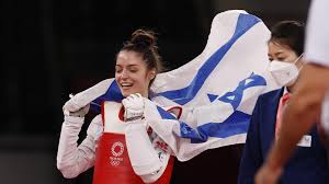 בין הקרבות, המדליסטית המפתיעה של ישראל ספרה עוקבים. 5jytc56dbn86pm