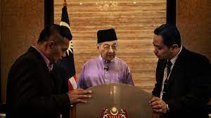 Malaysia's prime minister muhyiddin yassin and his cabinet submitted their resignation to the king on monday, according to a statement by the palace. Mahathir Mohamad Malaysia S Prime Minister Resigns The New York Times