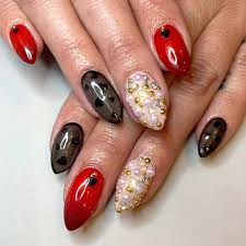 Chic and fun nail designs aren't just reserved for long nails, we guarantee bordered nails will look amazing in any color combo. 23 Red And Black Nails To Copy In 2021 Stayglam