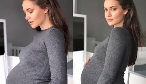 Fahriye evcen ilk sinema deneyimini 11 nisan 2008 tarihinde yayınlanan cennet filminde başrol oyuncusu olarak yaşadı, aynı sene aşk tutulması filminde başrol oynadı. Fahriye Evcen Dogmayan Oglu Karan A Hesap Acti Magazin Haberleri