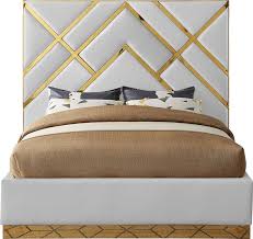 Vector White King Size Bed Vector Meridian Furniture King Size Beds Bed Design Modern Bed Headboard Design Upholstered Platform Bed