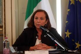 Diventa prefetto a milano, lamorgese, quando l'esperienza del governo renzi volge al termine, e inizia quella di paolo gentiloni, con marco minniti ministro degli interni e. Lamorgese Il Problema Non Sono Gli Sbarchi Ma Il Covid
