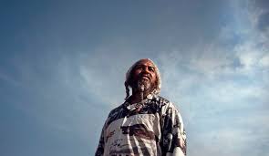 As this captures the subject in its entirety, it results in a descriptive picture which clearly captures the surroundings as you see them. Capturing People Portraits From Different Angles