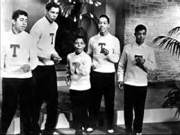 Frankie Lymon And The Teenagers This Recording From 1956 Is Fantastic And I Dig Their T Tops Too Fools Fall In Love Frankie Music Icon
