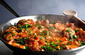 طرز تهیه خوراک ران مرغ خوشمزه و مجلسی همراه با سیب زمینی Recipe In 2021 Chicken Stew Olive Recipes Greek Chicken