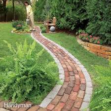 Sie Holte Kostenlos Ein Paar Alte Backsteine Ab Was Sie Damit Alles Fur Den Garten Machen Konnen 10 Grossartige Projekte With Images Brick Garden Backyard Landscaping Garden Walkway