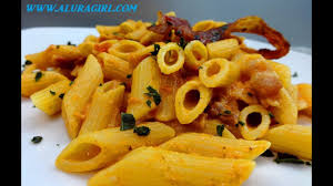 Pasta zucchine pancetta e pomodorini. Pasta Pomodoro Pancetta E Philadelphia Youtube