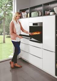 Backöfen mit integriertem dampfgarer sind eine kostenintensive investition und schlagen mit relativ hohen preisen zu buche. Ergonomische Kuchen Fur Mehr Komfort In Der Kuche Kuche Co
