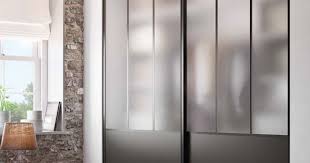 Une Porte Coulissante Style Atelier Porte Placard Porte Placard Coulissante Decoration Salon Tendance