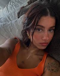 Let's welcome our new members to Paradise: Places And Faces! This is a  space for travel lovers to share their adventures, tips, and favorite  spots. Whether you've explored a bustling city, found