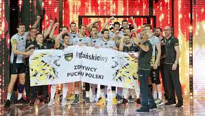 Każda z czterech drużyn ma prawo myśleć o zdobyciu pucharu polski w turnieju final four. Puchar Polski Siatkarzy Trofeum Dla Trefla Gdansk Polskie Radio Pik