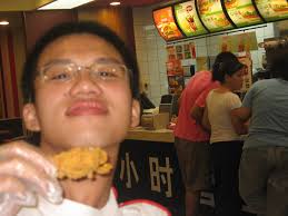 Trong hai con dia tren mom LH trong hap dan hon KFC