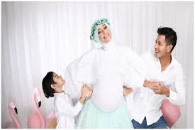 Download mp3 cantik a rafik gratis, ada 20 daftar lagu cantik a rafik yang bisa anda download. Baru Lahir Ini Dia Nama Bayi Cantik Fairuz A Rafiq Dan Sonny Septian Guebanget Com