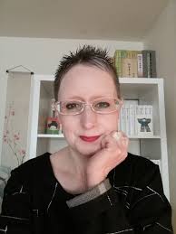 Laura Moretti's Instagram, Twitter & Facebook