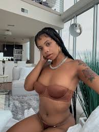 Dearra Taylor on X: natural habitat ✨🤎 t.coP1ux6rhtaR  X