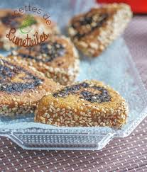 Triangles De Makrout Roule Aux Dattes Makrout Dattes Recettes Cuisine Anglaise