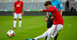 For fulham, antonee robinson is out with an ankle injury but mario lemina is available for selection after being stood down for his side's game against his parent club southampton. Manchester United U23s 1 0 Fulham Recap Dylan Levitt Scores But Brandon Williams Sent Off Manchester Evening News