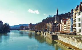Epingle Par Sydney Holly Sur My Favorite Places Vieux Lyon Voyage Peniche