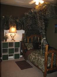 Bedroom Decorating Ideas For Hunters How To Decorate A Boys Room In A Hunting Realtree Camo Theme Army Bedroom Bedroom Themes Camouflage Bedroom