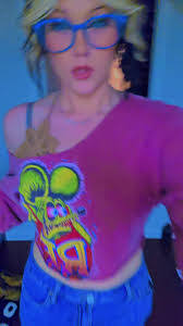 Megan Traylor's Instagram, Twitter & Facebook